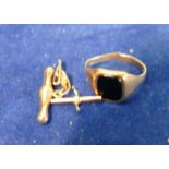 9ct gold gents onyx set ring and 2 gold fittings: Gross weight 5.0g including stone, ring damaged.