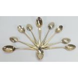 10 assorted silver coffee / tea spoons: Gross weight 107.4g.