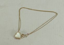 9ct gold pendant and chain: stamped 9ct pendant with mother of pearl heart. Length of chain 40cm.