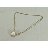 9ct gold pendant and chain: stamped 9ct pendant with mother of pearl heart. Length of chain 40cm.