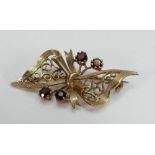 9ct gold ornate bow brooch: set with semi precious stones and hallmarked for Birmingham 1976 with
