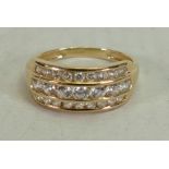 14ct gold .585 white stone gold ring: Weight 2.9g, size Q.