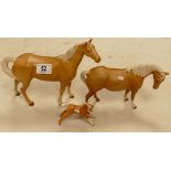 Beswick Matt Palomino Swish tail horse 1182: damaged mare 1812 and foal 815(3)
