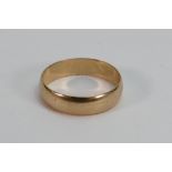 9ct gold wedding ring: size O, 2.