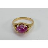 High carat gold and ruby / red stone cabochon ring: Tested as 18ct gold or higher, size M.