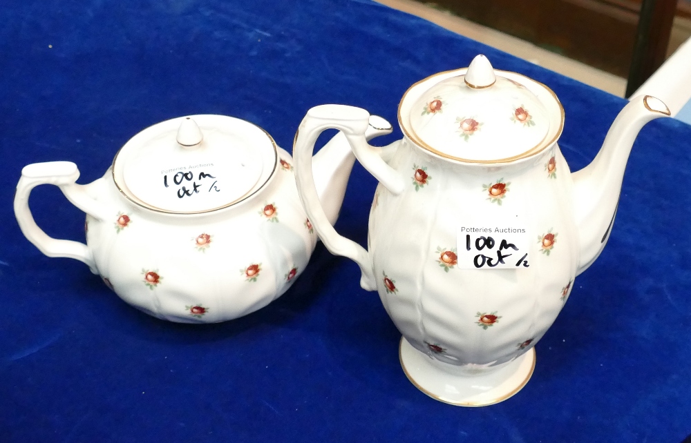 Fine Bone China tea and coffee pot: in a floral design