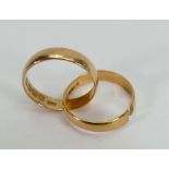 18ct & 22ct gold wedding bands: 22ct 3.7g (broken) & 18ct 4g.