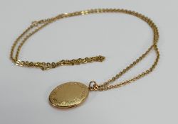 9ct gold necklace and oval pendant: 14.4g.