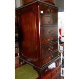 Reproduction leather topped filling cabinet: 104.5cm high x 50.5cm wide x 61cm deep.
