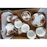 A collection of Royal Albert Old Country Roses (13 pieces)