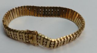 9ct gold ladies ornate bracelet,