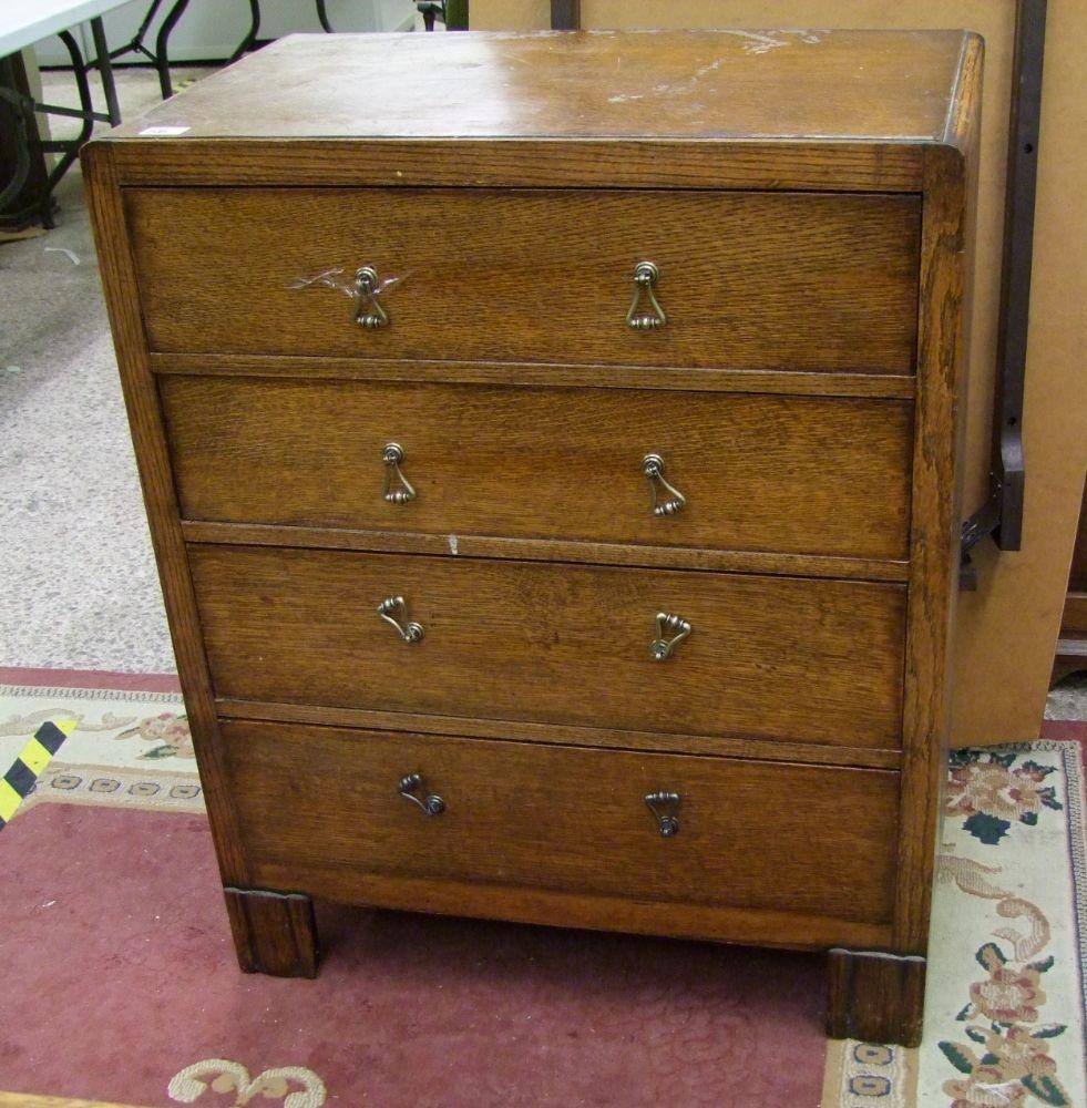 Oak chest of four drawers: Height 93cm x width 75cm x depth 46cm