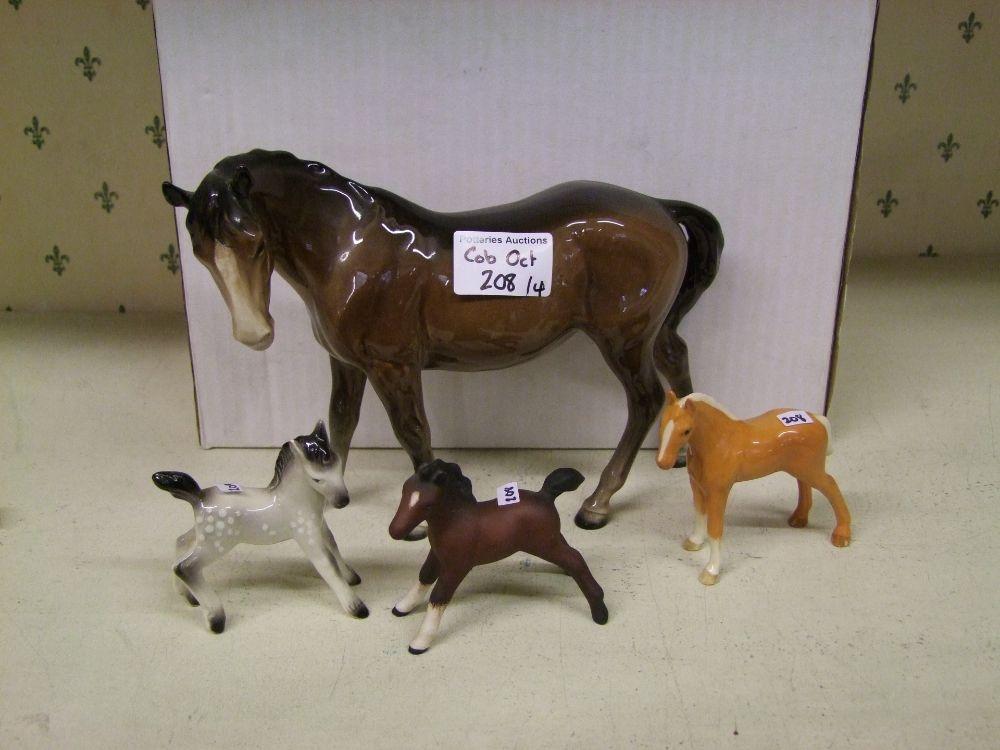 Beswick Mare 976: together with similar palomino foal, matt stretched foal & un branded item(4)