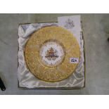 A limited edition Buckingham Palace Queen Elizabeth II cabinet plate: No 898/1000, boxed.