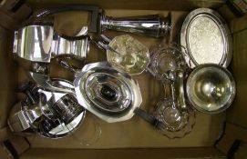 A collection of Silver Plated items to include: Tea & Coffee pot, creamer, trays etc