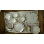 Shelley teaset in the roses pattern 2259: 21 pieces ( milk jug cracked)