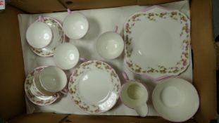 Shelley teaset in the roses pattern 2259: 21 pieces ( milk jug cracked)
