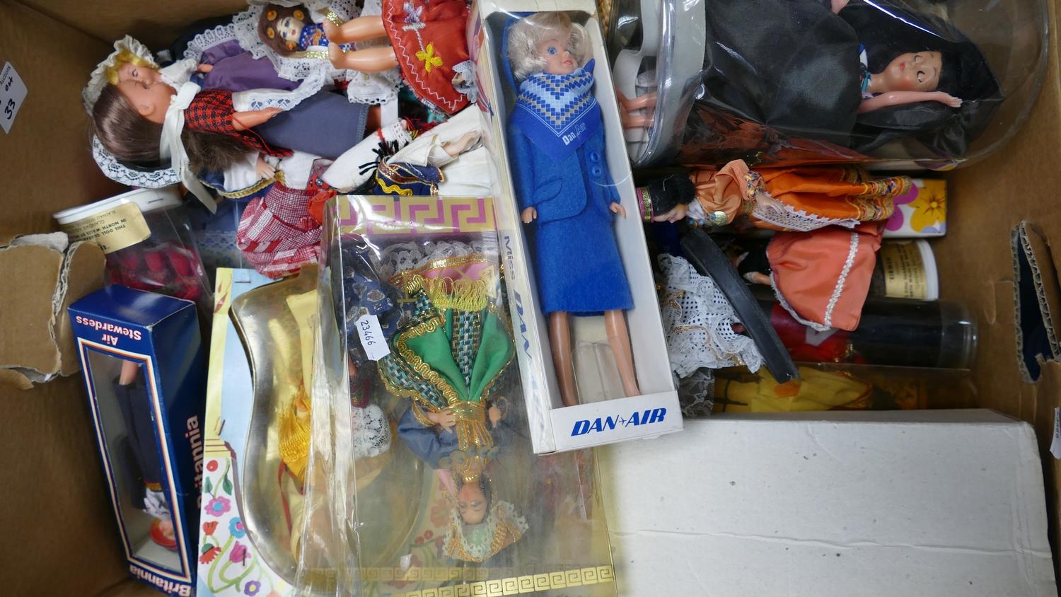 A large collecton of Mid Century Tourist Dolls: