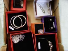 A quantity of boxed Chavin branded sterling silver jewellery: 1 bracelet, 2 pairs of earrings, 3