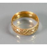 9ct gold gents Wedding ring: Size Y 8.7g.