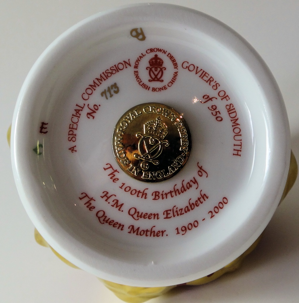 Royal Crown Derby paperweight QEII 100th Birthday CROWN: Gold stopper, certificate, first quality, - Image 2 of 4