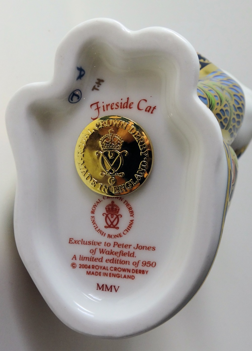 Royal Crown Derby paperweight FIRESIDE CAT 34/950: Gold stopper, certificate, first quality, - Image 2 of 4