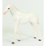 Beswick rare painted white thoroughbred foal 1813: professionally restored front leg
