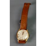 18ct gold Valmon gentlemans wristwatch: With leather strap.