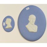 Wedgwood blue portrait plaque Woodrow Wilson: Together with smaller item, height of largest 15cm.