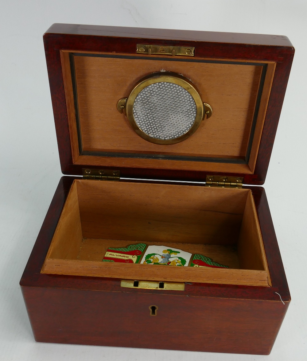 Mahogany humidor / cigar box: A fine quality box measuring 21cm x 14cm x 11cm high. - Image 2 of 5