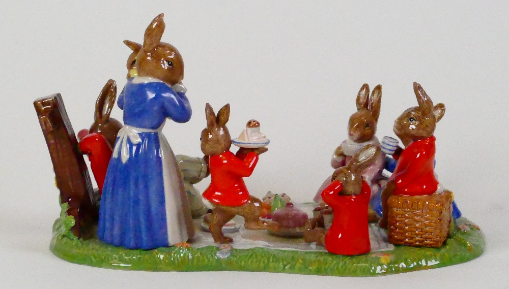 Royal Doulton Bunnykins Tableau piece Family Picnic: DB481, limited edition, boxed with certificate.