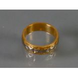 18ct two colour Wedding band: Size K, 5.4g.