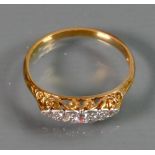 18ct gold ladies five stone Diamond ring: Size N, 2.6 grams.