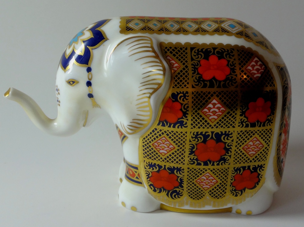 Royal Crown Derby paperweight GUMPS ELEPHANT: Silver stopper, NO certificate, original box.