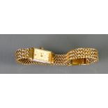 9ct gold ladies Accurist dress watch with 9ct gold bracelet: Gross weight 19g.