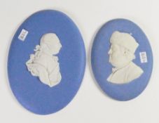Wedgwood blue portrait plaques George III & 19th century Benjamin Franklin: Height of largest 13cm.