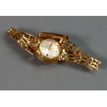 9ct gold ladies Rotary wristwatch with 9ct gold bracelet: 12.1 grams.
