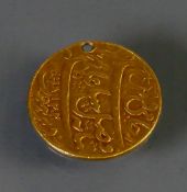 Large and heavy Arabic Middle Eastern gold coin: Very high carat gold coin, gross weight 11.7g. 26.