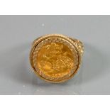 HALF Sovereign gents ring: Dated 1982 in 9ct gold mount size Z, 8.6g.