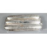 Ornate silver triple Cigar case: 122g.