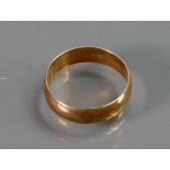 9ct gold Wedding ring: Size R, 2.5g.