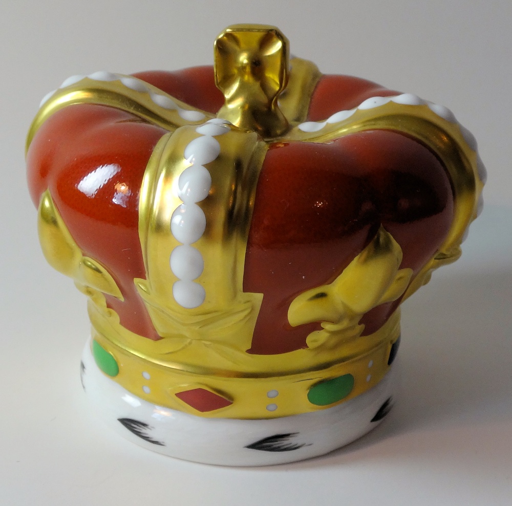 Royal Crown Derby paperweight Golden Jubilee QEII crown for Goviers 713/950: Gold stopper,