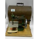 Cased Grain mini sewing machine: