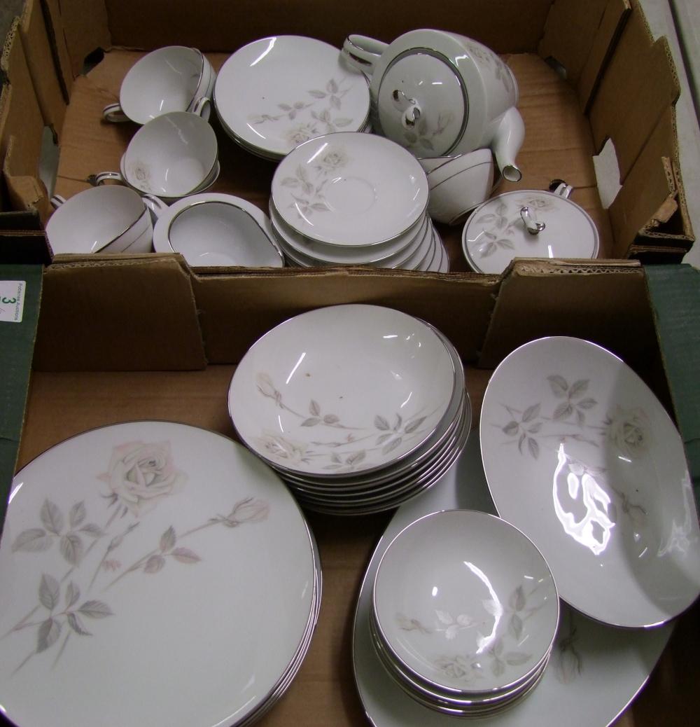 Noritake Melrose tea set and dinner ware: to include 8 dinner plates, 8 bowls, 8 dipping bowls, 8