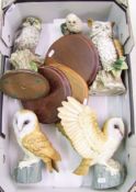 A collection of ceramic and resin owls: (5)