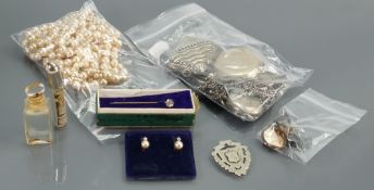 Collection of assorted jewellery & items: Includes compass, vesta case, guard chain,