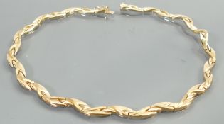 9ct gold ornate ladies necklace: length 34cm,