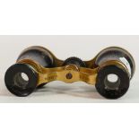 Victorian Tortoiseshell and gilt brass Dixey's patent opera glasses: Chip to rear of eyepiece.