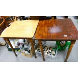 Oak 20th century square pub table x2 : 75cm high 68cm long, 68cm deep.