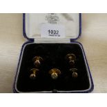 Four 9ct yellow gold dress studs & a 15ct example set with a diamond, total gross item weight 5.5g